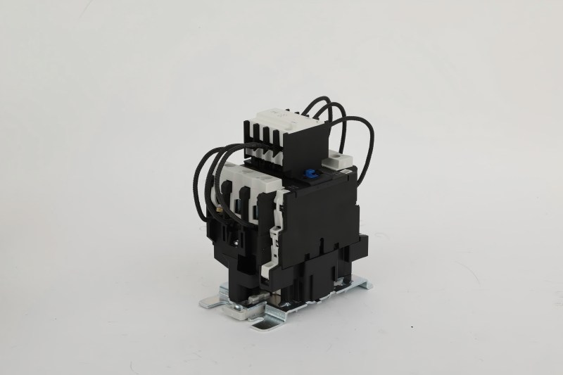 ¿Cómo conduce el contactor CJ19 CA el sistema eléctrico?