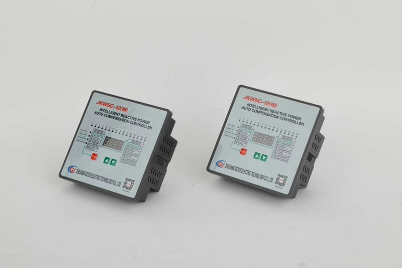 Con una alta proporción de energía renovable conectada, ¿cómo actúan los controladores automáticos del factor de potencia como estabilizadores de la red?