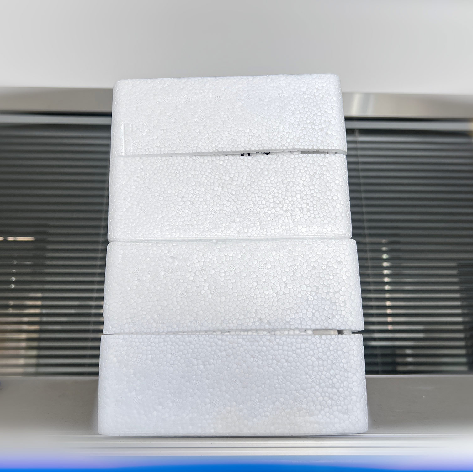 ¿Cuáles son las mejores prácticas para almacenar condensadores en derivación autorreparables de repuesto antes de ponerlos en servicio?