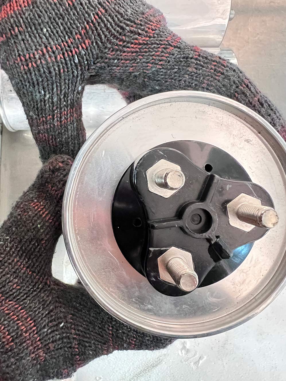 Por que a “capacidade de transporte de corrente” dos terminais capacitores é uma especificação crítica para confiabilidade a longo prazo?